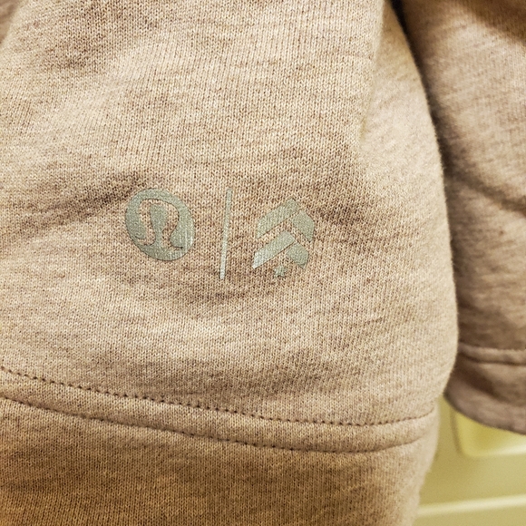 LULULEMON X BARRY'S STRONGER AS ONE CROP H… - Picture 9 of 14